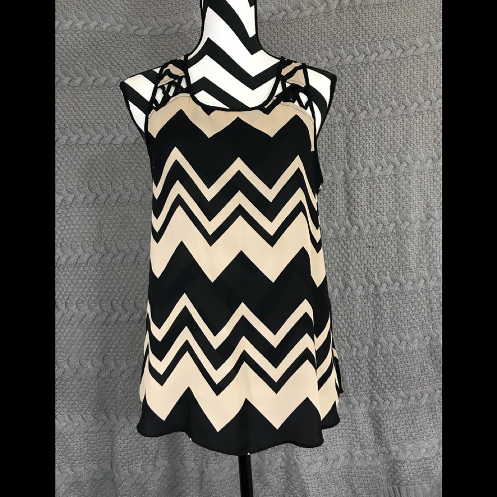 🔥Classy Chevron Brown and black blouse🔥